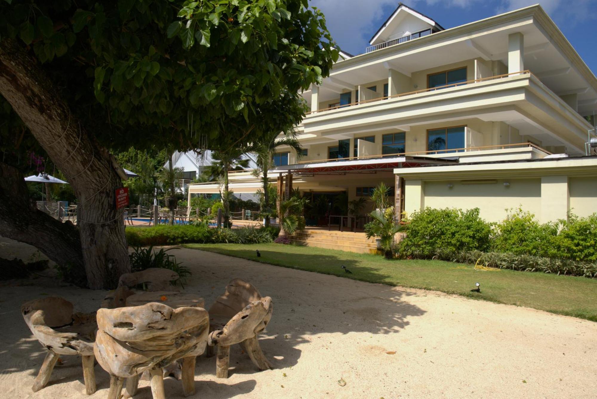 Crown Beach Hotel Seychelles Pointe Au Sel Exterior foto