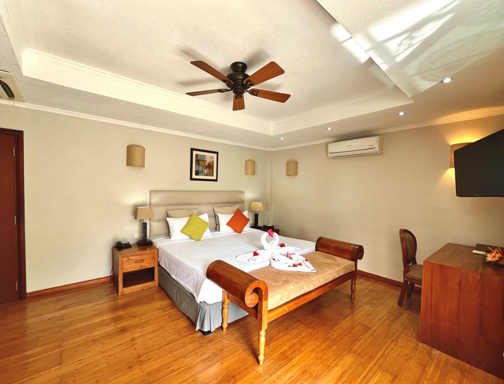 Crown Beach Hotel Seychelles Pointe Au Sel Exterior foto