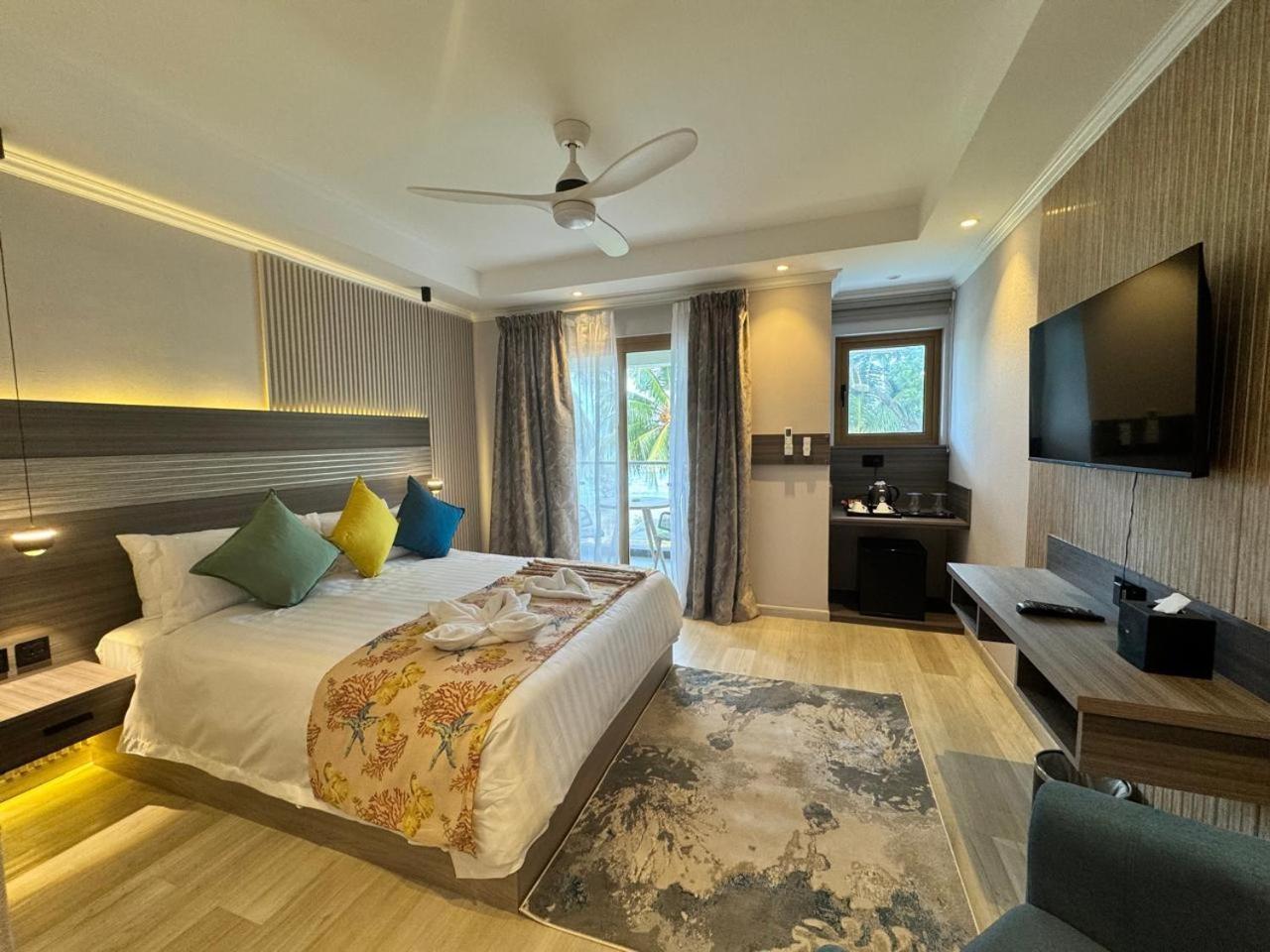 Crown Beach Hotel Seychelles Pointe Au Sel Exterior foto