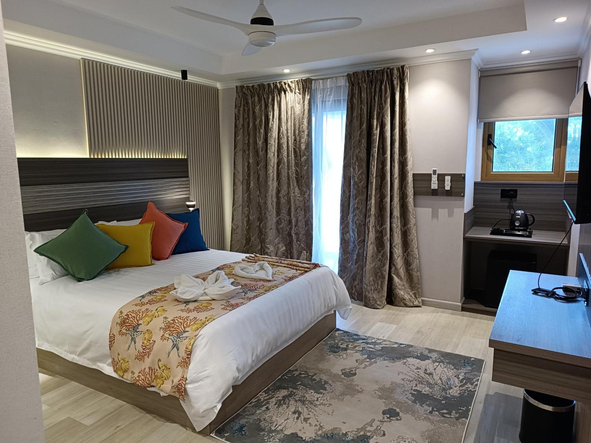 Crown Beach Hotel Seychelles Pointe Au Sel Exterior foto