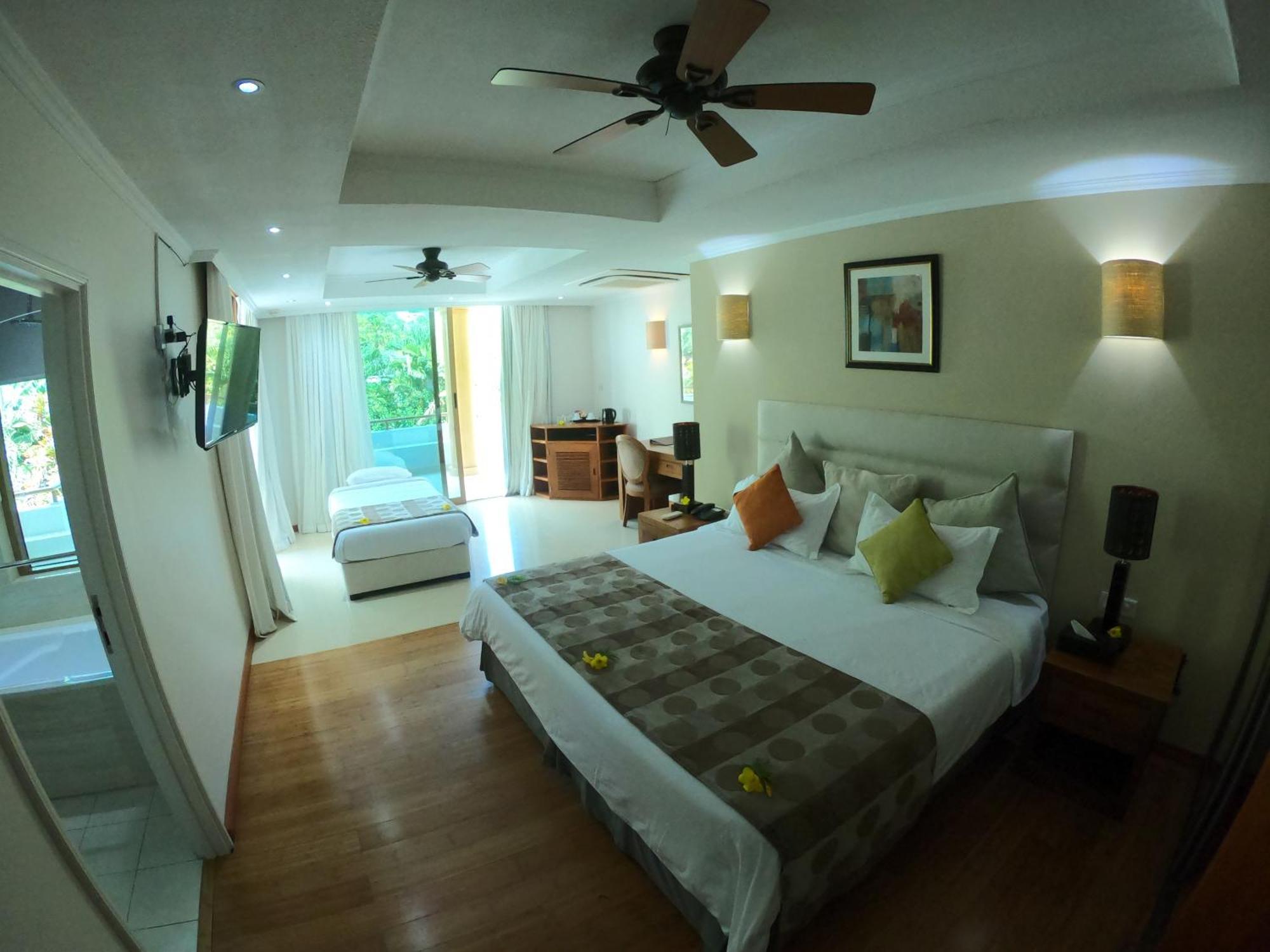 Crown Beach Hotel Seychelles Pointe Au Sel Exterior foto