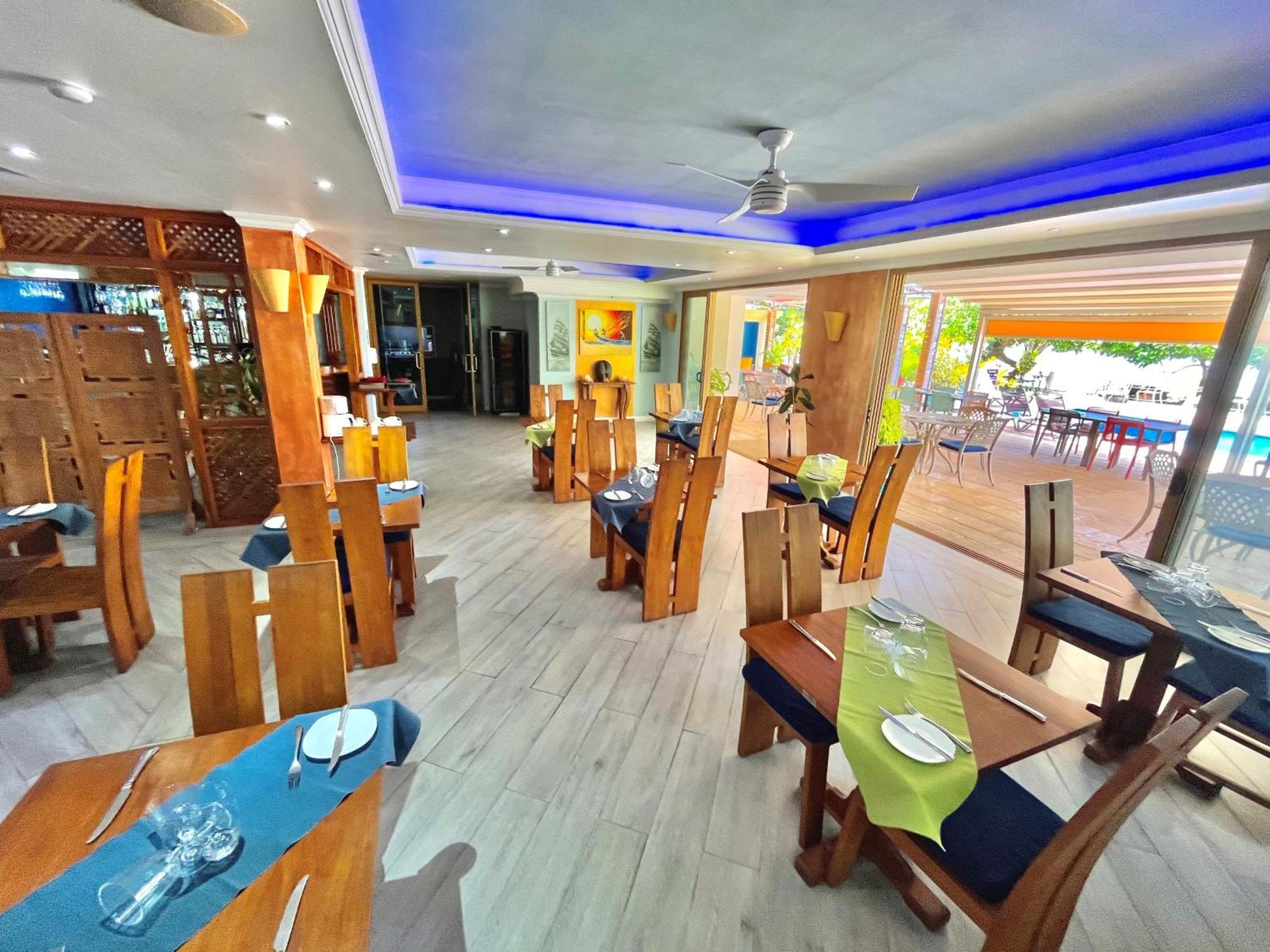 Crown Beach Hotel Seychelles Pointe Au Sel Exterior foto