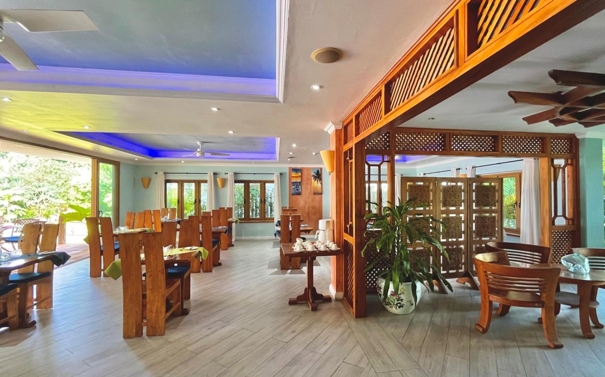 Crown Beach Hotel Seychelles Pointe Au Sel Exterior foto